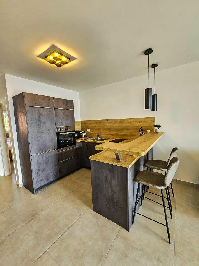 Aenona Beach Apartment 宁 外观 照片