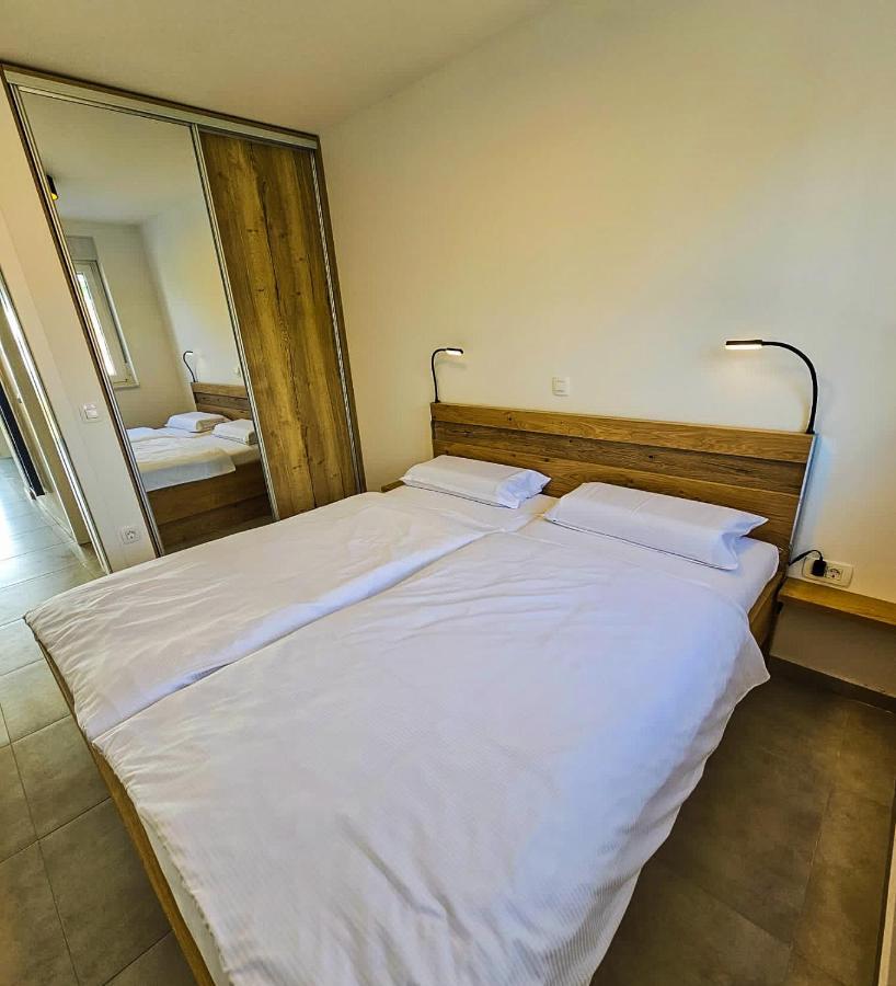 Aenona Beach Apartment 宁 外观 照片